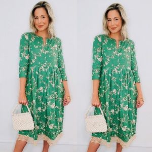 VINTAGE | Floral Cottage Core Long Sleeve Lace Hem Button Down Midi Dress